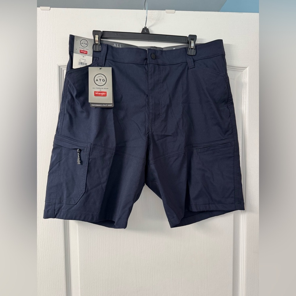 Wrangler Men's ATG 9” All Terrain Performance Utility Short in Navy - Picture 8 of 13